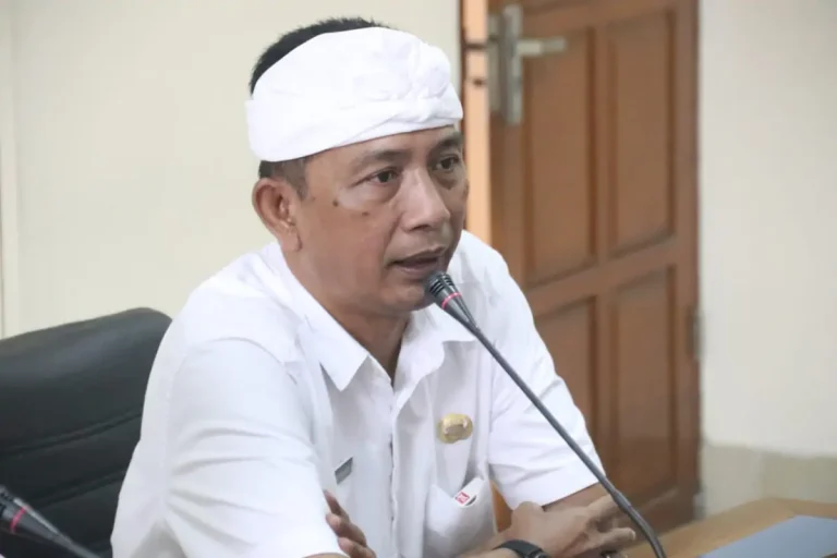 Kepala Dinas PUPRPERKIM Buleleng, I Putu Adiptha Ekaputra menargetkan perbaikan jalan, peningkatan irigasi, dan pembangunan rumah layak huni sebagai prioritas utama dalam RKPD 2027.