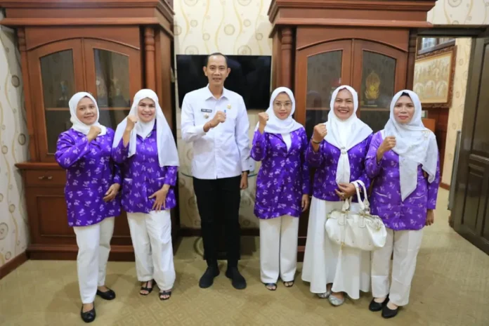 Wakil Bupati Klungkung, Tjokorda Gde Surya Putra, menerima audiensi PD Wanita Islam Kabupaten Klungkung untuk membahas sinergi program penanganan sampah dan pencegahan narkoba di kalangan generasi muda. Wakil Bupati Klungkung, Tjokorda Gde Surya Putra, menerima audiensi PD Wanita Islam Kabupaten Klungkung untuk membahas sinergi program penanganan sampah dan pencegahan narkoba di kalangan generasi muda.