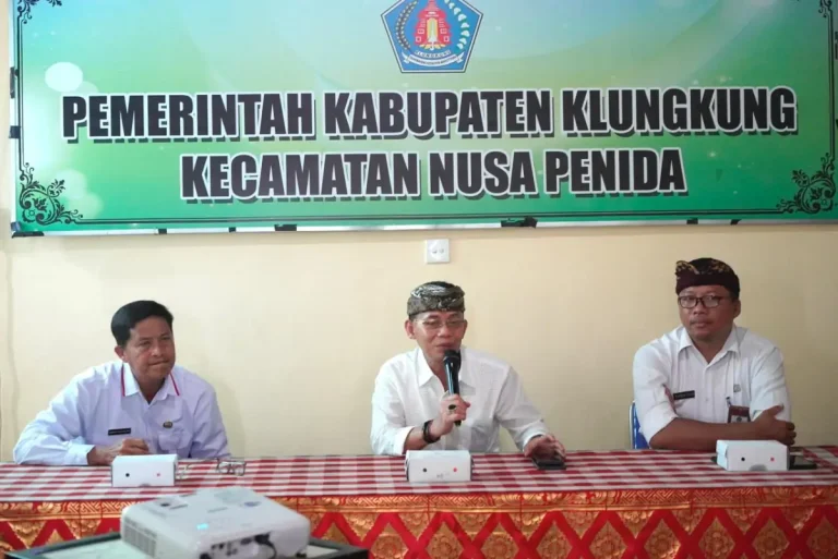 Bupati Satria saat memimpin rapat koordinasi pembinaan dan pengawasan ketentraman serta ketertiban masyarakat, mengajak seluruh elemen masyarakat untuk memperkuat sikap menyama braya dan toleransi.