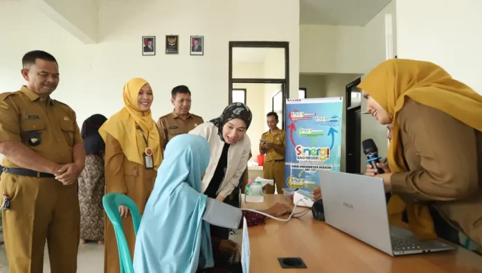PT Astra Honda Motor bersama pemerintah daerah melatih dan mendampingi kader kesehatan di Desa Sukamukti, Bekasi, untuk meningkatkan kualitas layanan kesehatan bagi masyarakat desa. PT Astra Honda Motor bersama pemerintah daerah melatih dan mendampingi kader kesehatan di Desa Sukamukti, Bekasi, untuk meningkatkan kualitas layanan kesehatan bagi masyarakat desa.