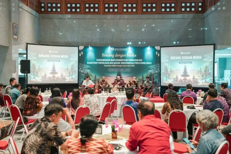 Kepala Perwakilan Erwin Soeriadimadja memimpin acara “Bincang dengan Media” di Kantor Bank Indonesia Bali pada Kamis 5 Maret 2026.