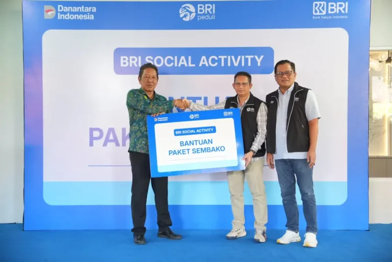 BRI Salurkan 700 Paket Sembako untuk Warga Denpasar  