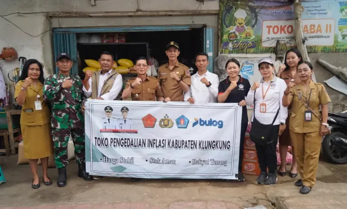 Bupati I Made Satria memantau langsung ketersediaan dan harga bahan pokok di Pasar Umum Galiran guna memastikan stok pangan aman dan harga tetap stabil menjelang Hari Raya Nyepi dan Idul Fitri.