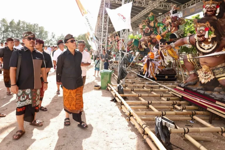 Wali Kota Jaya Negara Buka Festival Ogoh-Ogoh “Sanur Metangi” di Pantai Mertasari
