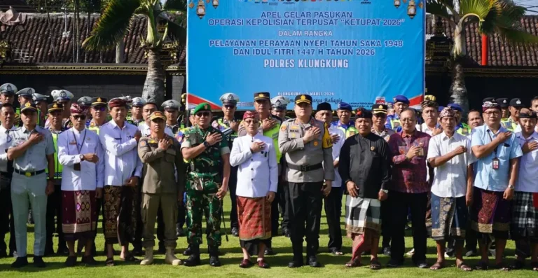 Bupati Klungkung I Made Satria memimpin Apel Gelar Pasukan Operasi Ketupat 2026 untuk memastikan pengamanan Hari Raya Nyepi dan Idulfitri serta kelancaran arus mudik masyarakat.