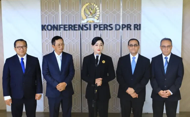 Dewan Perwakilan Rakyat Republik Indonesia menetapkan lima calon Anggota Dewan Komisioner (ADK) Otoritas Jasa Keuangan (OJK) dalam Rapat Paripurna yang digelar di Gedung Nusantara II Kompleks DPR RI, Jakarta, Kamis 12 Maret 2026.