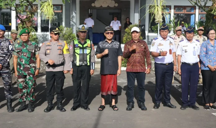 Wali Kota I Gusti Ngurah Jaya Negara memimpin Apel Siaga Gelar Pasukan dan meninjau Posko Terpadu untuk memastikan kelancaran, keamanan, dan keselamatan arus mudik dan balik Lebaran 2026 di Denpasar.