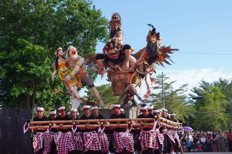 Kreativitas generasi muda Jembrana kembali mendapat panggung dalam Parade Ogoh-Ogoh Tingkat Kabupaten yang menjadi bagian dari rangkaian Masikian Festival 2026, Kamis 12 Maret 2026.