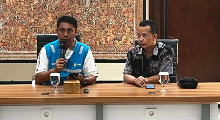 PT PLN (Persero) Unit Induk Distribusi (UID) Bali memastikan kesiapan pasokan listrik dan infrastruktur pendukung menjelang perayaan Hari Raya Nyepi Tahun Caka 1948 dan Idulfitri 1447 Hijriah.