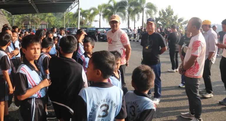 Sekretaris Daerah Kabupaten Buleleng, I Gede Suyasa, memimpin kegiatan tebar 30.000 benih ikan di Bendungan Titab–Ularan sekaligus mengampanyekan Gemarikan untuk mendukung konsumsi ikan dan kelestarian perairan.