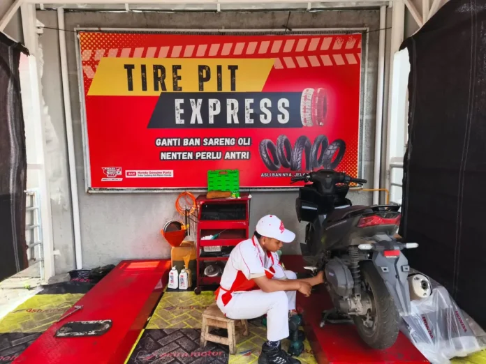Astra Motor Bali menghadirkan layanan Honda Tire Pit Express di AHASS untuk memudahkan konsumen mengganti ban, oli, dan part ringan dengan cepat tanpa antre panjang.