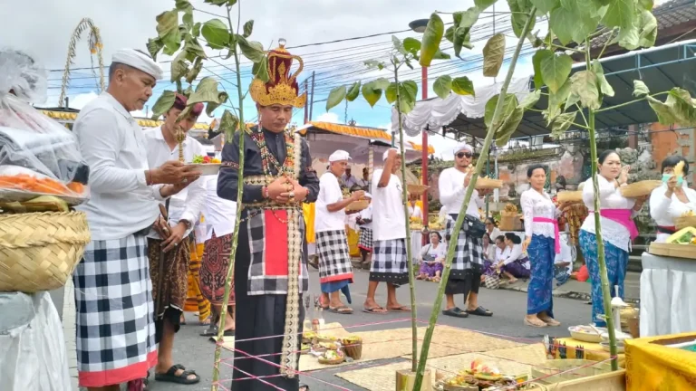 Pemerintah Kabupaten Bangli melaksanakan Tawur Labuh Gentuh untuk menyucikan alam dan menyambut Hari Raya Nyepi Caka 1948.