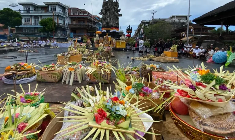 Pemerintah Kabupaten Klungkung menyelenggarakan Upacara Tawur Agung Kesanga yang dipusatkan di Catus Pata Klungkung Rabu 18 Maret 2026