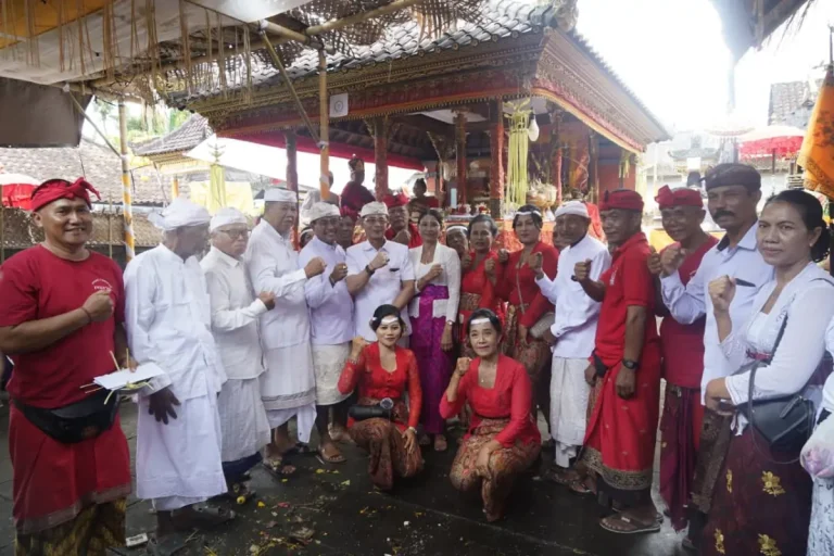 Bupati Klungkung Hadiri Upacara Pecaruan dan Melaspas di Pura Pejenengan Getakan