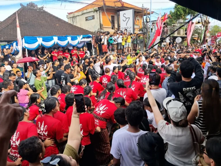 Astra Motor Bali mendukung pelestarian budaya Bali melalui partisipasi dalam Sesetan Heritage Omed-Omedan Festival 2026, sambil mendorong pertumbuhan UMKM dan pengalaman pengunjung di Denpasar.