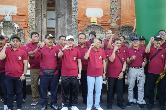 Bupati Klungkung Ikuti Fun Walk HUT PPNI ke-52 di Klungkung