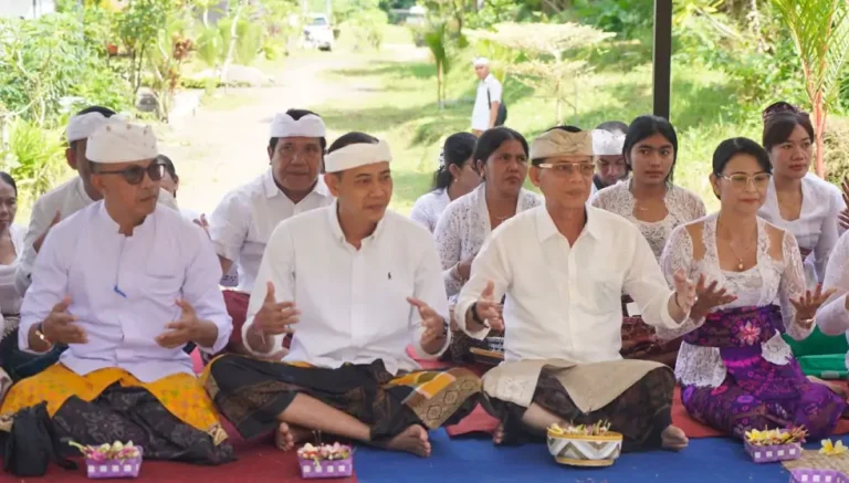 Upaya meningkatkan kesejahteraan masyarakat terus dilakukan Pemerintah Kabupaten Klungkung. Salah satunya melalui pengembangan kawasan Rumah Deret Santhi Rahayu di Desa Sulang, Kecamatan Dawan.