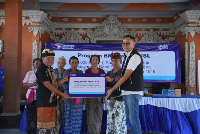 BRI menyalurkan 1.000 paket sembako kepada masyarakat Desa Sarimekar, Buleleng, sebagai bentuk kepedulian sosial dalam menyambut Hari Raya Nyepi Caka 1948.