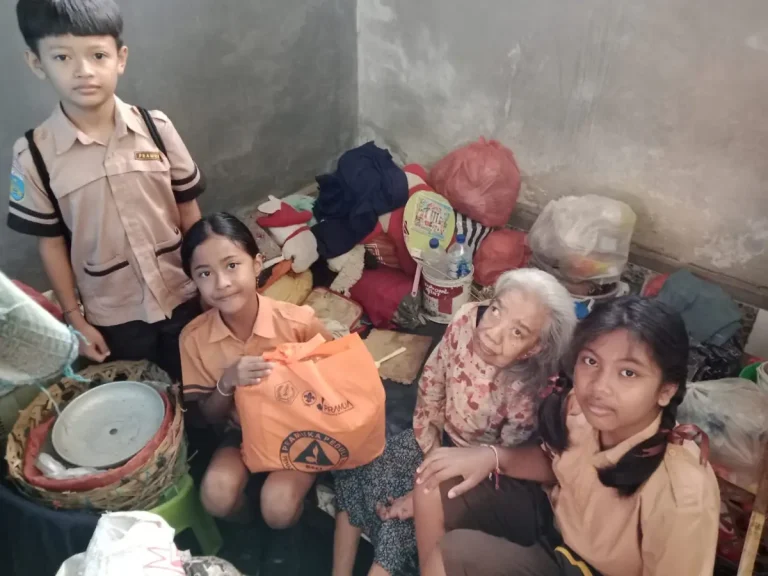 Pramuka Badung menyalurkan 100 paket sembako melalui Karya Bakti 2026 untuk memperkuat kepedulian sosial masyarakat dalam momentum Nyepi dan Idulfitri.