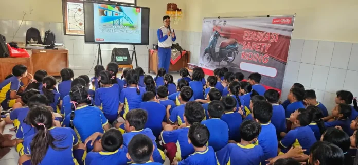 Astra Motor Bali menggelar edukasi safety riding bagi 75 siswa SDN 2 Kalibukbuk untuk menanamkan pemahaman keselamatan berlalu lintas sejak dini, khususnya di jalur padat kendaraan.