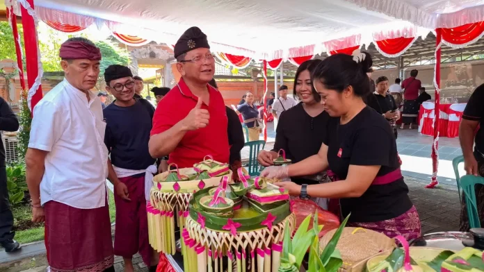 Lestarikan Tradisi, Lomba Ngelawar Meriahkan HUT ke-422 Kota Singaraja