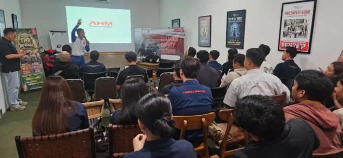 Astra Motor Bali mengedukasi karyawan PT Taurus Gemilang Group di Denpasar tentang pentingnya keselamatan berkendara, termasuk kewaspadaan terhadap bahaya microsleep melalui kampanye #Cari_Aman.