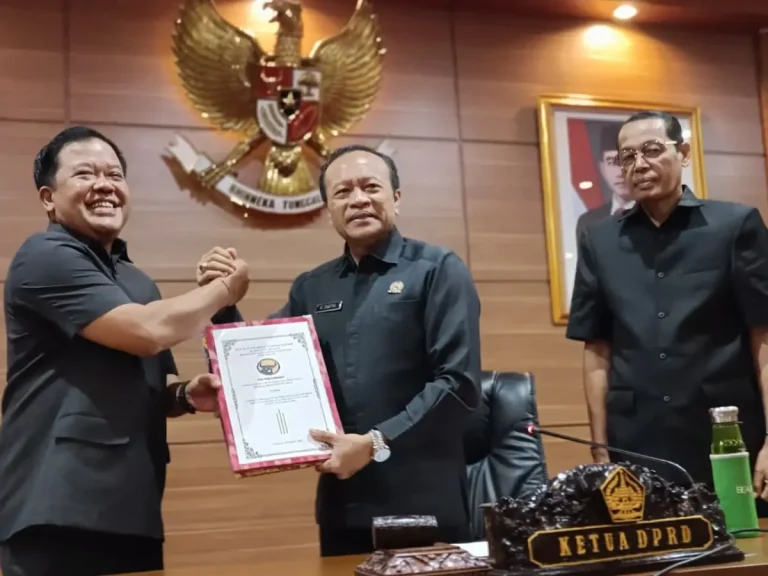 Bupati Bangli Sang Nyoman Sedana Arta menghadiri Rapat Paripurna DPRD Kabupaten Bangli terkait LKPJ Kepala Daerah Tahun Anggaran 2025.