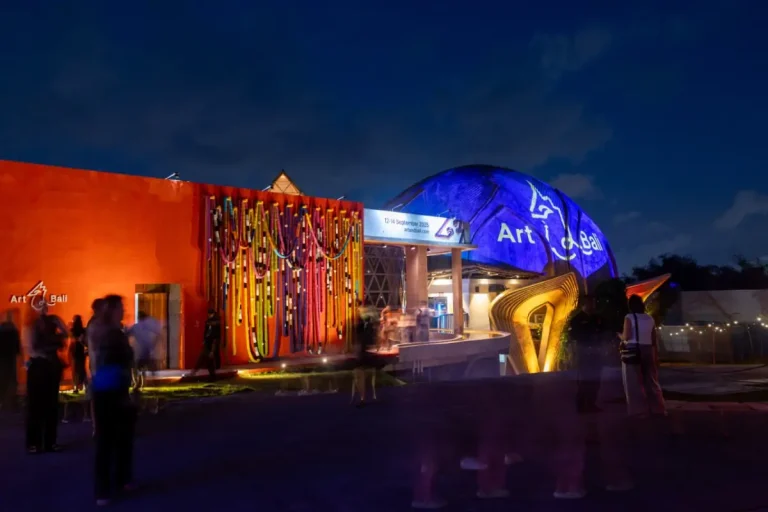 Art & Bali kembali hadir sebagai ruang pertemuan bagi pelaku seni, dengan menggabungkan konteks lokal Bali dan dinamika global.