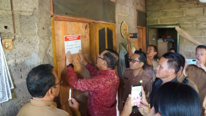 Verifikasi dan validasi DTSEN resmi dimulai di Kabupaten Buleleng oleh Bupati I Nyoman Sutjidra melalui penandaan rumah KPM dan peluncuran mobil layanan guna memastikan bantuan sosial lebih tepat sasaran dan transparan.