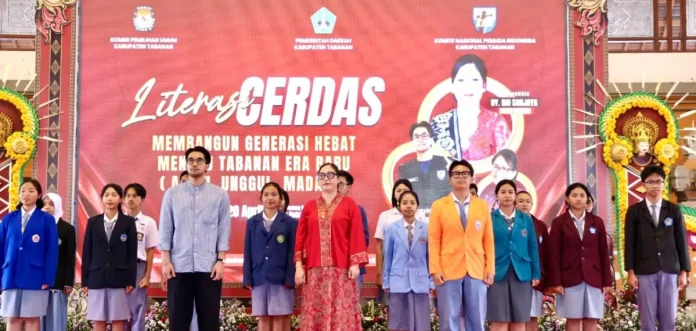 Rai Wahyuni Sanjaya resmi dikukuhkan sebagai Bunda Literasi Kabupaten Tabanan periode 2026–2029 dalam rangkaian Festival Literasi