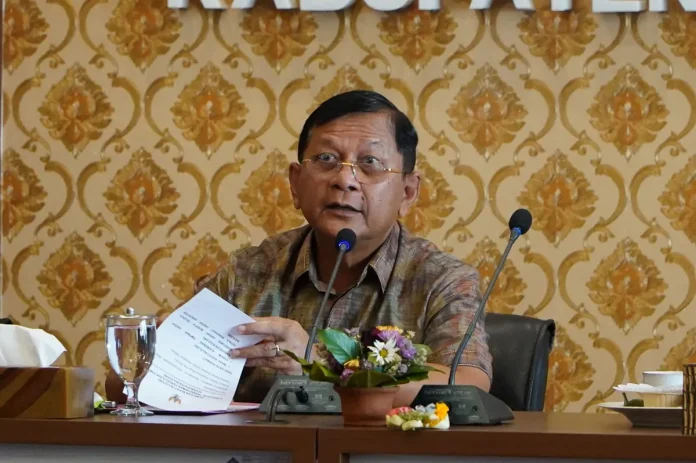 15 Bupati Buleleng, I Nyoman Sutjidra, menegaskan pembatasan pembuangan sampah di TPA Bengkala dan penguatan pengelolaan berbasis sumber untuk mengatasi over kapasitas.