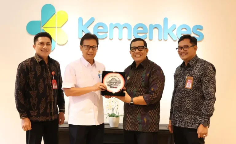Bupati Tabanan I Komang Gede Sanjaya melakukan audiensi dengan Menteri Kesehatan Budi Gunadi Sadikin di Gedung Adhyatma, Kementerian Kesehatan Republik Indonesia