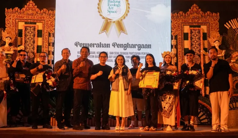 Bupati Wayan Adi Arnawa membuka acara Badung Ecology Art Space 2026 di Wantilan Pura Lingga Bhuana, Puspem Badung, Rabu (29/4).