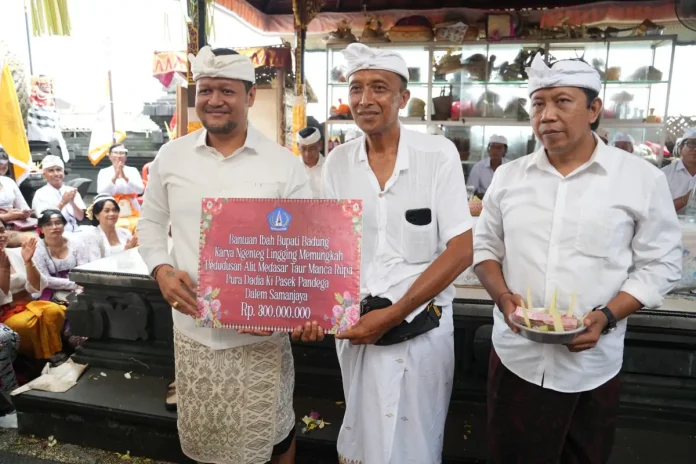 Wabup Bagus Alit Sucipta, menghadiri puncak Karya Ngenteg Linggih Pura Dadia Ki Pasek Pandega Dalem Samanjaya, yang berlokasi di Banjar Kelod Kauh, Desa Mengwitani, Kecamatan Mengwi, Rabu (29/4).