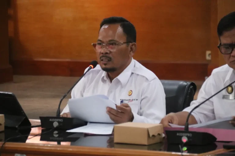 Kabupaten Buleleng menjadi daerah percontohan nasional untuk digitalisasi bansos, dengan sistem terintegrasi yang meningkatkan transparansi, akurasi penyaluran, dan keterlibatan aktif masyarakat.