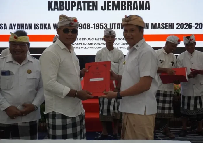 Bupati Jembrana I Made Kembang Hartawan melantik tujuh bendesa adat untuk masa bakti 2026–2031, menegaskan peran mereka menjaga adat, melestarikan budaya, dan menciptakan keharmonisan serta kesejahteraan masyarakat.