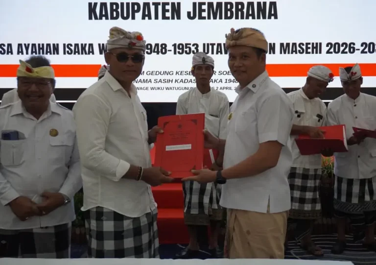 Bupati Jembrana I Made Kembang Hartawan melantik tujuh bendesa adat untuk masa bakti 2026–2031, menegaskan peran mereka menjaga adat, melestarikan budaya, dan menciptakan keharmonisan serta kesejahteraan masyarakat.
