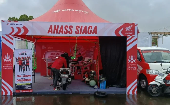 Rangkaian Karya Ida Bhatara Turun Kabeh, Astra Motor Bali menghadirkan layanan darurat Honda Care yang beroperasi penuh selama 24 jam di kawasan Pura Agung Besakih.