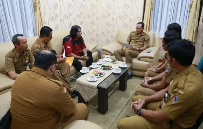 Wabup Tjok Surya menerima audiensi Pramuka Klungkung untuk membahas penyempurnaan kepengurusan Kwarcab 2026–2031 serta menyampaikan dukungan penuh terhadap program kegiatan kepramukaan.