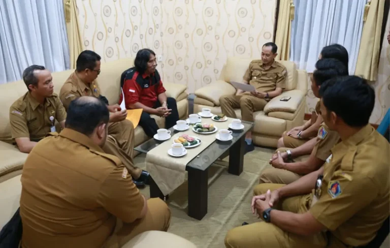 Wabup Tjok Surya menerima audiensi Pramuka Klungkung untuk membahas penyempurnaan kepengurusan Kwarcab 2026–2031 serta menyampaikan dukungan penuh terhadap program kegiatan kepramukaan.