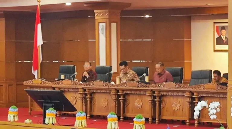 DPRD Provinsi Bali menggelar Rapat Paripurna ke-31 Masa Persidangan II Tahun Sidang 2025–2026 di Gedung Rapat Utama DPRD Bali, Senin 6 April 2026.