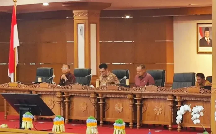 DPRD Provinsi Bali menggelar Rapat Paripurna ke-31 Masa Persidangan II Tahun Sidang 2025–2026 di Gedung Rapat Utama DPRD Bali, Senin 6 April 2026.