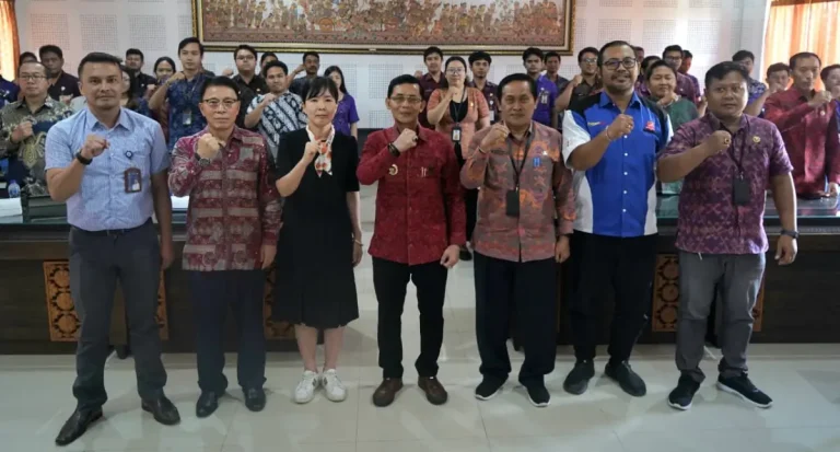 Bupati Klungkung, I Made Satria, membuka FGD “Membangun Keamanan Siber” dan meluncurkan Komunitas Informatika Klungkung (KOMIK) untuk memperkuat keamanan digital dan kolaborasi transformasi teknologi di daerah.