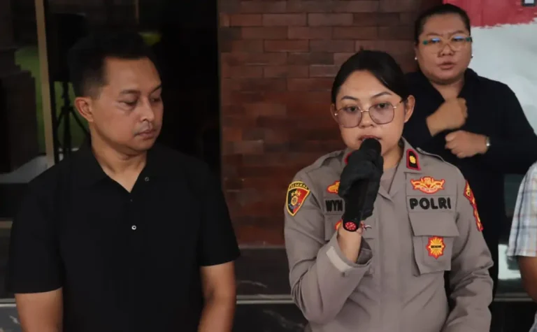 Seorang pelaku berhasil diamankan oleh jajaran Polsek Denpasar Barat setelah diduga melakukan aksi penipuan dan membawa kabur ponsel milik penumpang.