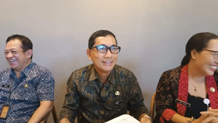 Sekda Kota Denpasar, I Gusti Ngurah Eddy Mulya, menyampaikan kebijakan Work From Home (WFH) mulai diterapkan setiap Jumat untuk efisiensi energi dan anggaran, dengan pengawasan ketat serta layanan publik tetap berjalan normal.