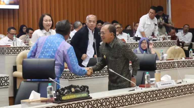 Komisi V DPR RI menekankan pentingnya percepatan pembangunan infrastruktur di Bali sebagai langkah strategis menjaga daya saing pariwisata nasional.
