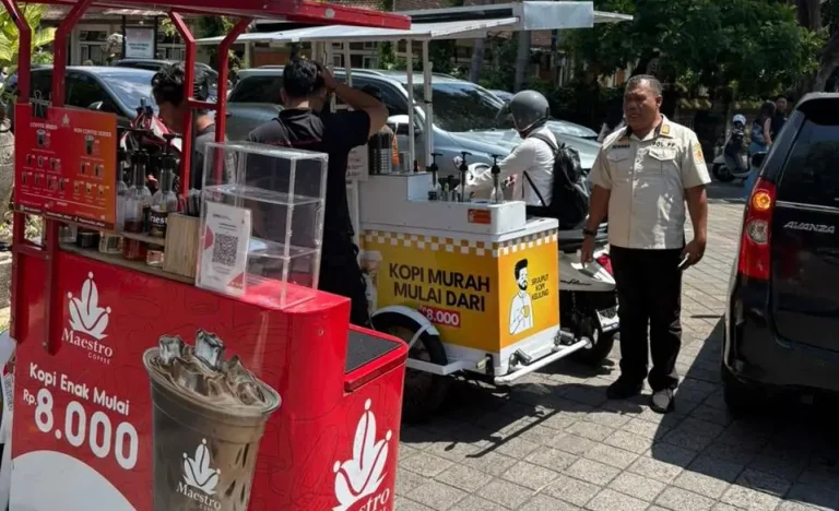 Kepala Satpol PP Kota Denpasar, Anak Agung Ngurah Bawa Nendra, menegaskan penertiban PKL di Jalan Kamboja dilakukan secara berkelanjutan untuk menjaga ketertiban umum, kebersihan, dan keindahan kota.
