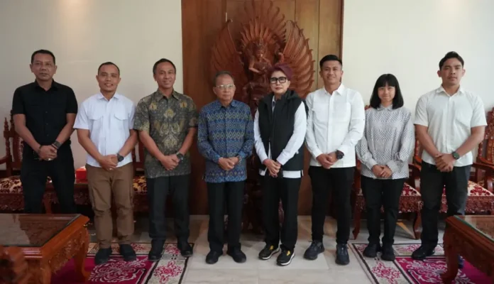 Gubernur Bali, Wayan Koster, bersama Densus 88 Anti Teror sepakat memperkuat upaya pencegahan radikalisme serta menjaga keamanan pariwisata dan masyarakat Bali melalui regulasi dan aksi terpadu.