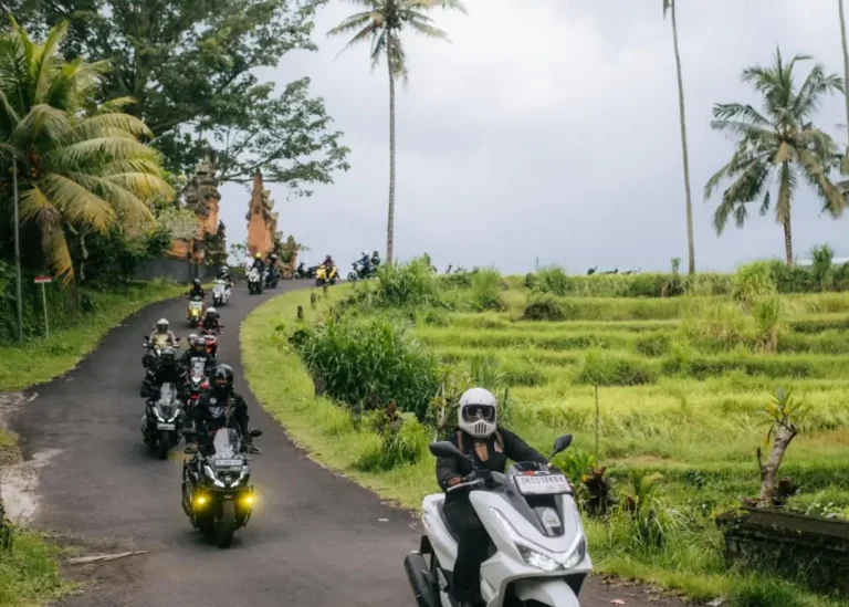 Melalui kampanye #Cari_Aman, Astra Motor Bali mengedukasi masyarakat agar dapat berkendara lebih hemat tanpa mengabaikan faktor keselamatan.