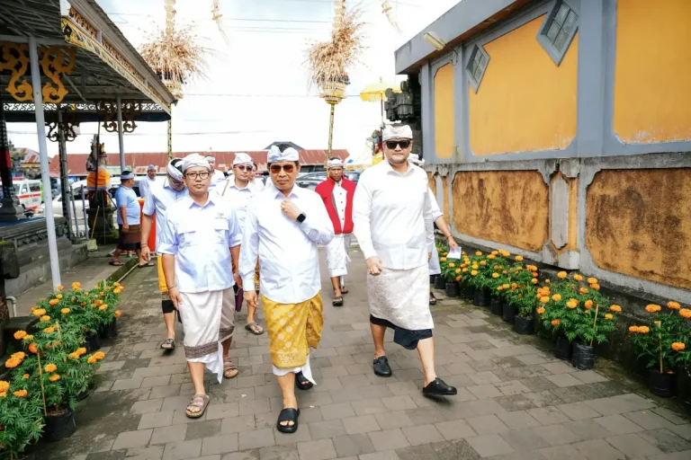 Pemkab Badung memfasilitasi dua unit bus tirtayatra bagi setiap desa adat guna mendukung kelancaran persembahyangan serta memperkuat pelestarian adat dan budaya Bali.